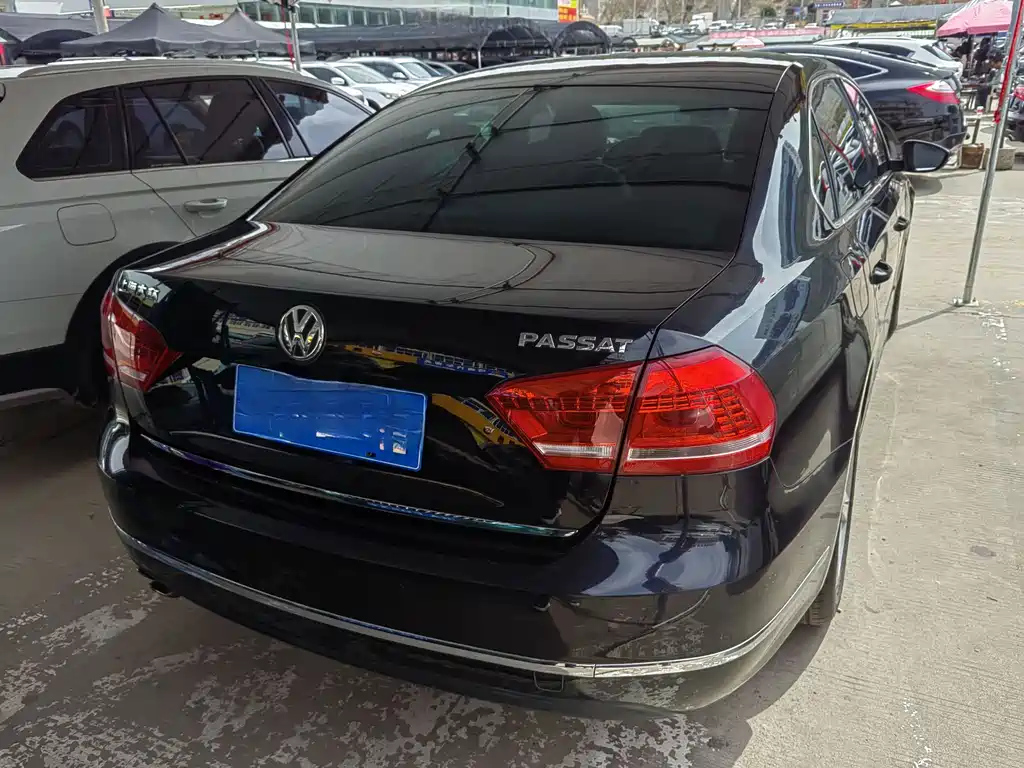 VOLKSWAGEN PASSAT 2012