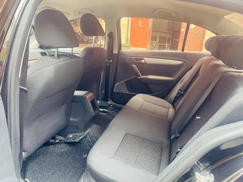 VOLKSWAGEN LAVIDA 2016