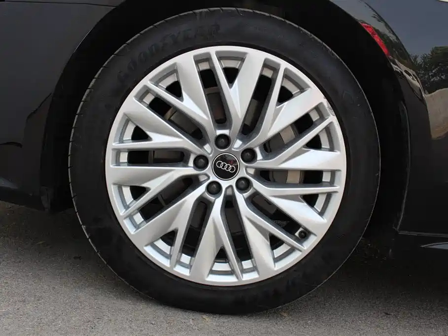 AUDI A7L 2023