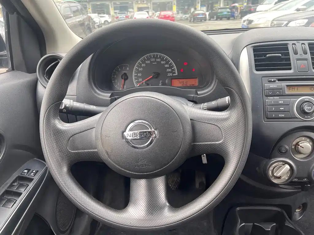 NISSAN SUNNY 2013
