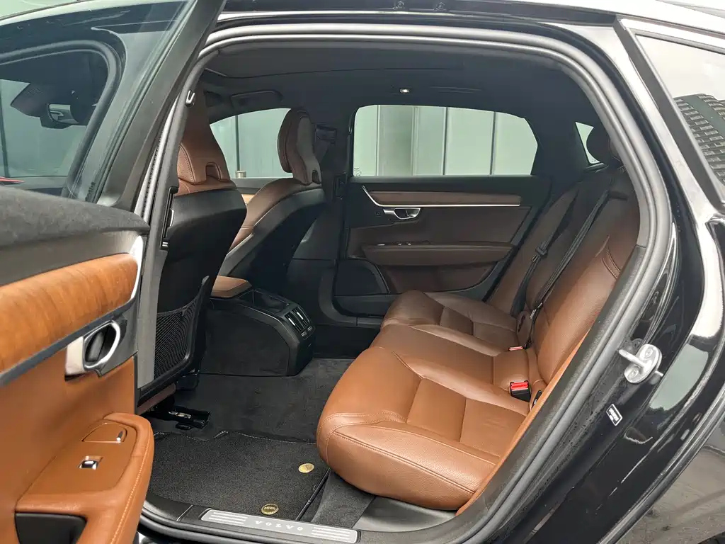 VOLVO S90 2022