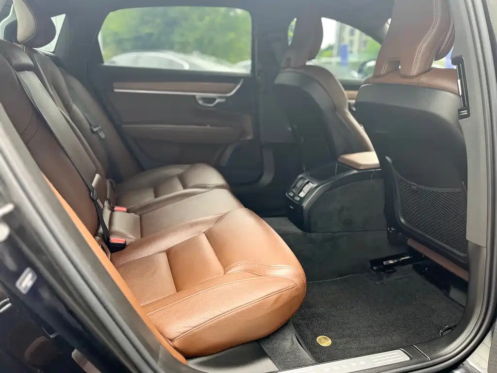VOLVO S90 2022