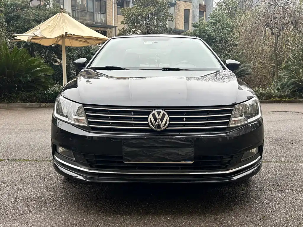 VOLKSWAGEN LAVIDA 2015