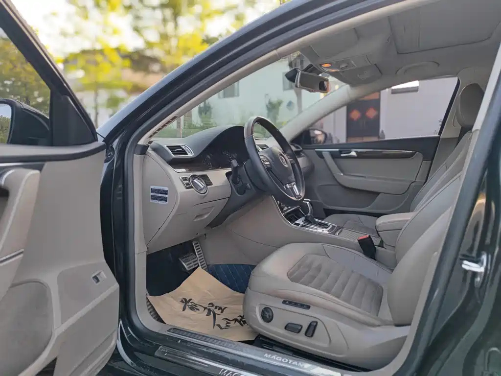 VOLKSWAGEN MAGOTAN 2016