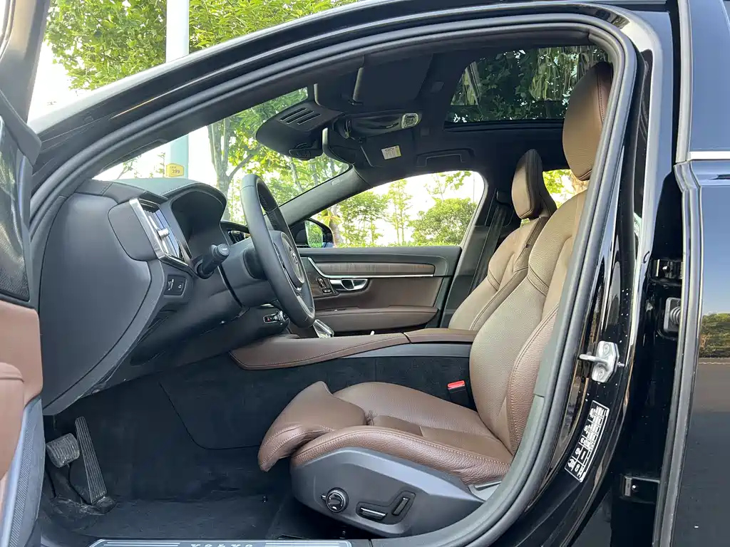 VOLVO S90 2021