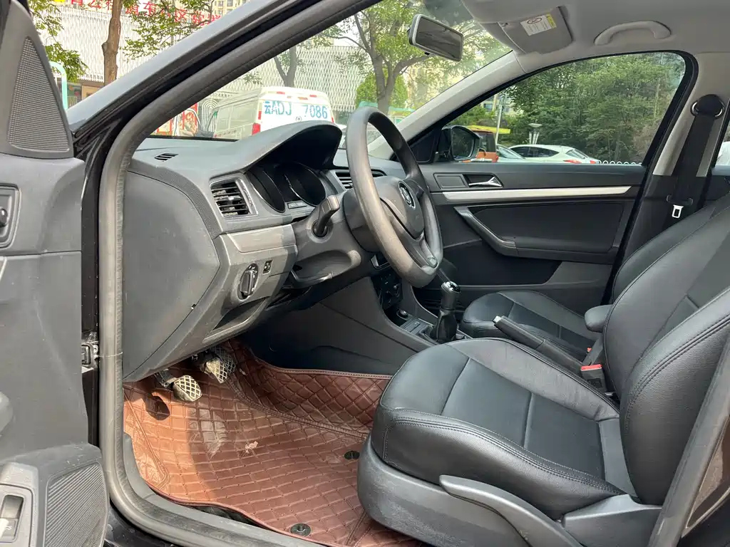 VOLKSWAGEN LAVIDA 2016