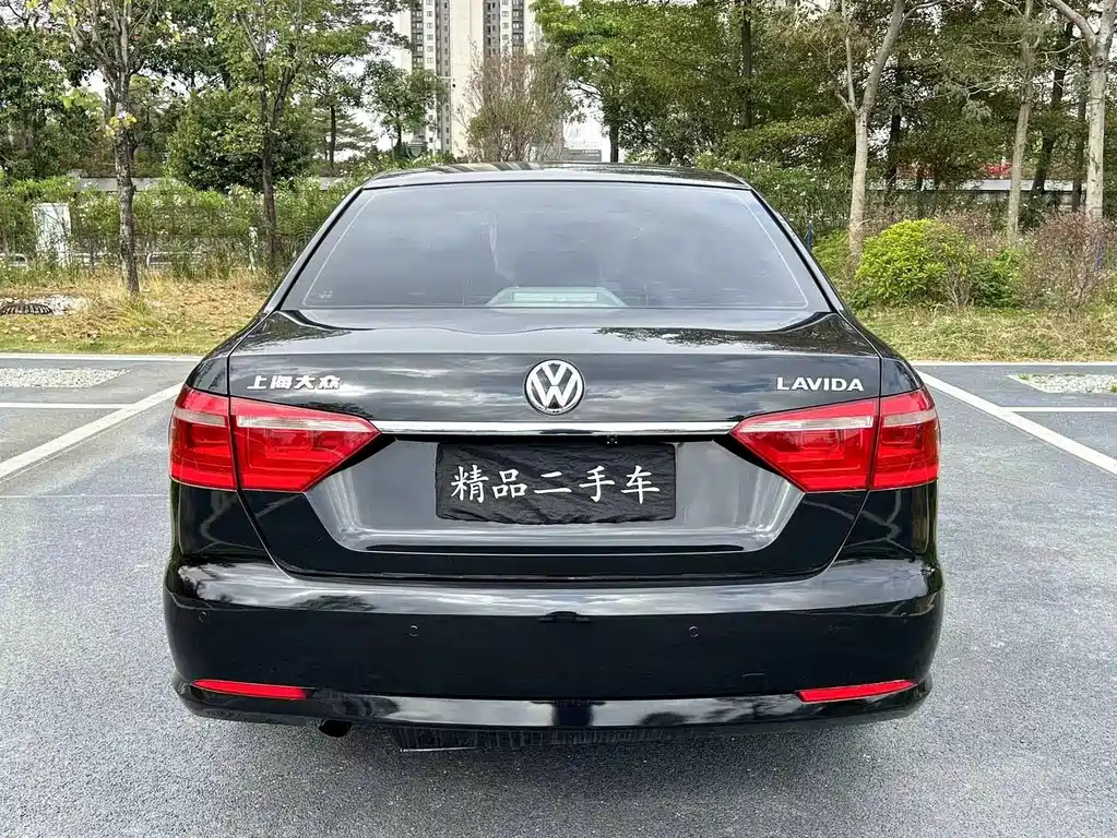 VOLKSWAGEN LAVIDA 2015