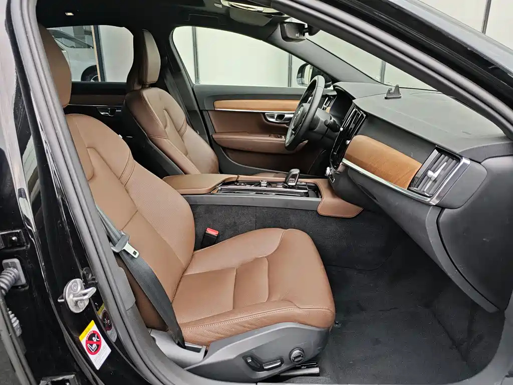 VOLVO S90 2023