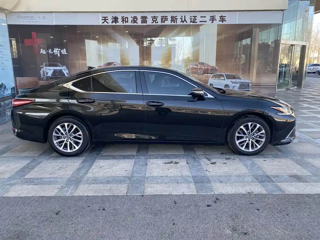 LEXUS ES 2023