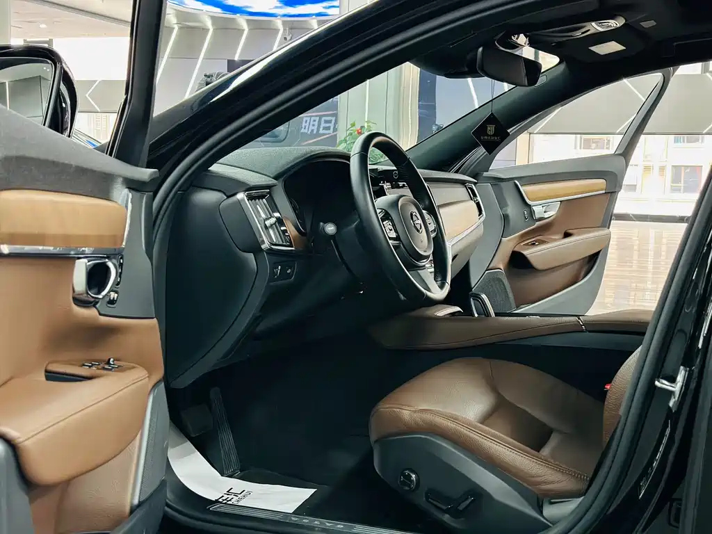 VOLVO S90 2021