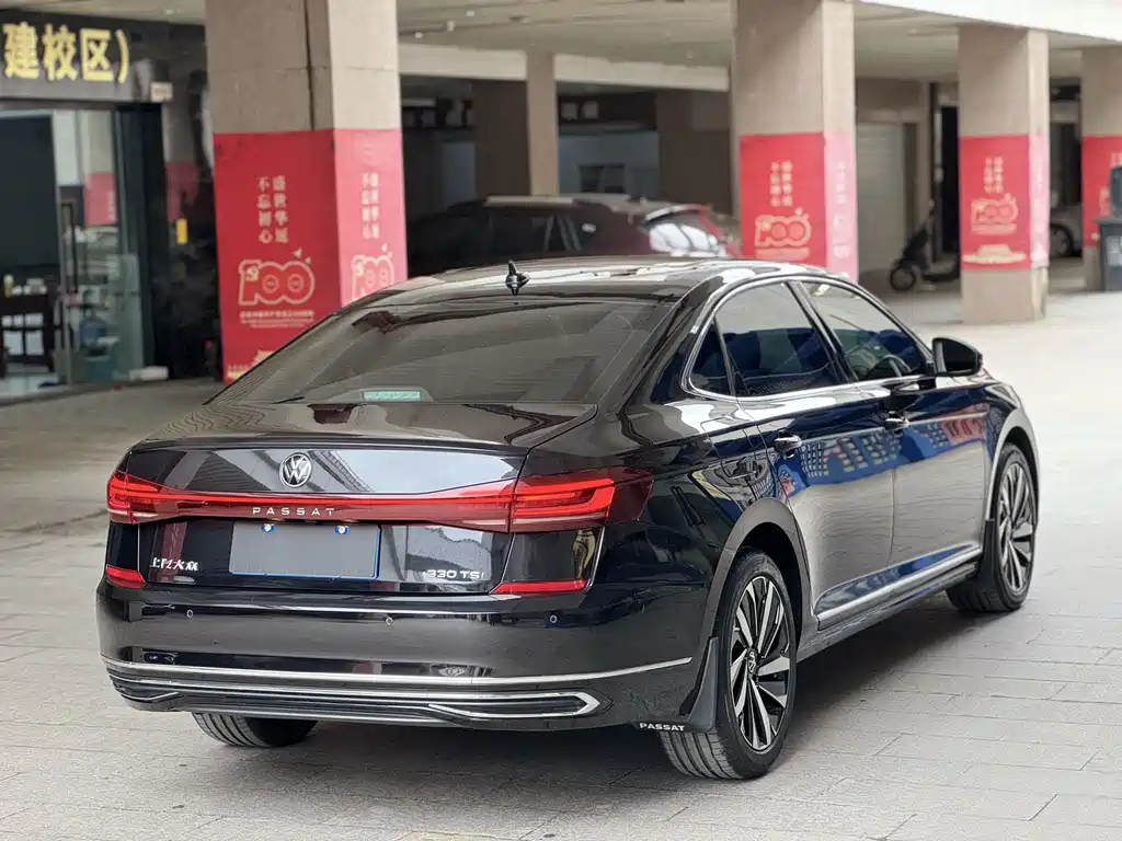 VOLKSWAGEN PASSAT 2023