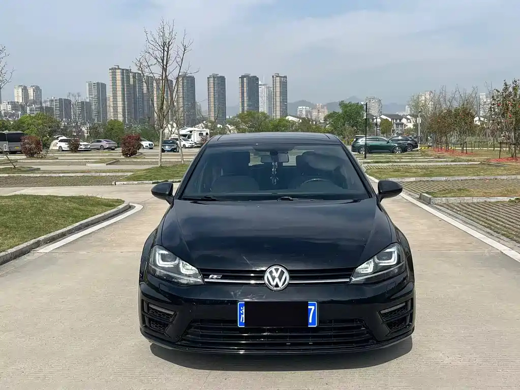 VOLKSWAGEN GOLF 2016