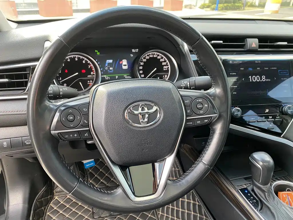 TOYOTA CAMRY 2019