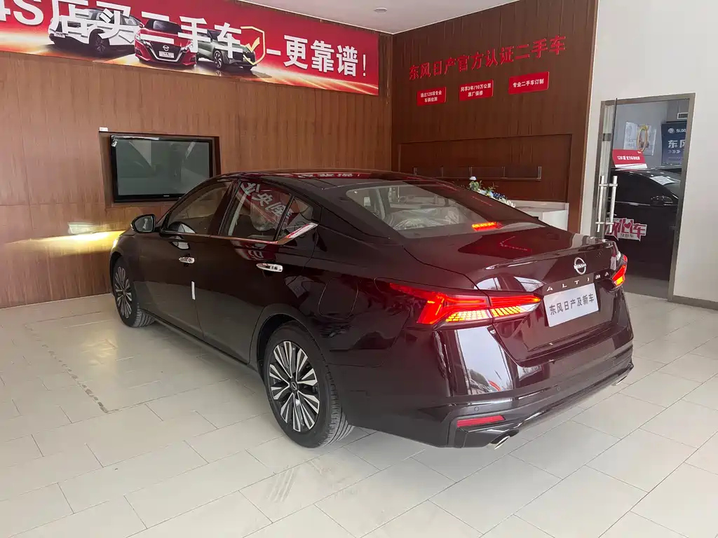 NISSAN TEANA 2024