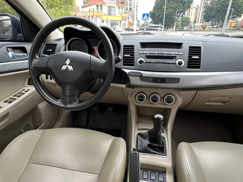 MITSUBISHI LANCER EX 2010