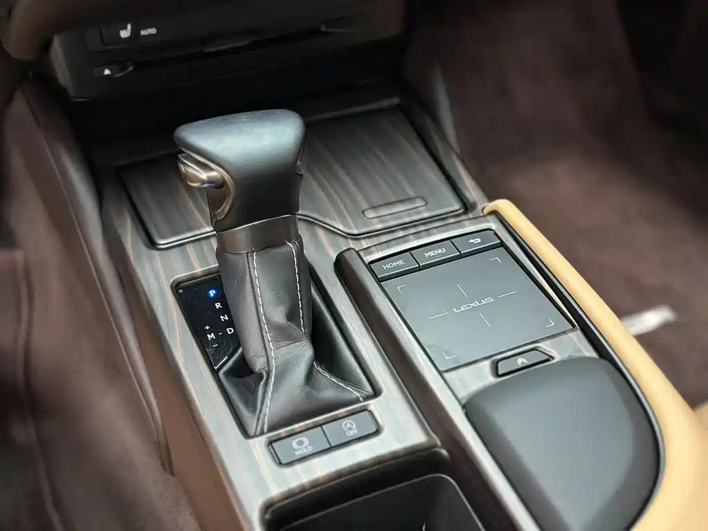 LEXUS ES 2020