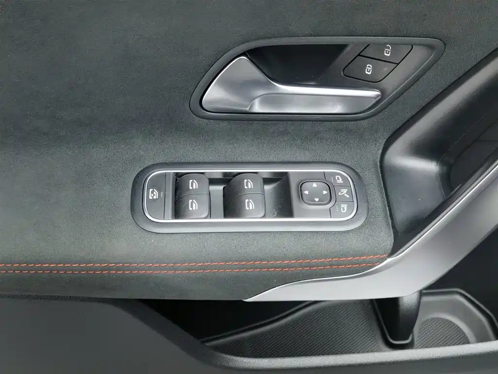 MERCEDES BENZ CLA 2022