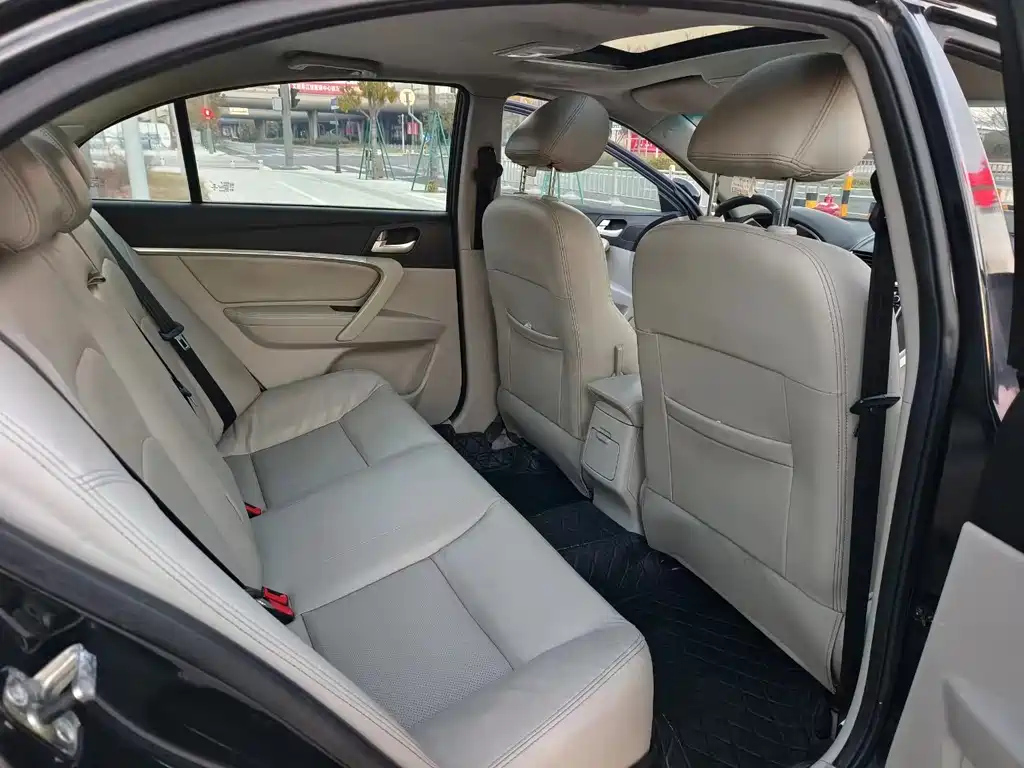 GEELY AUTO EMGRAND 2015