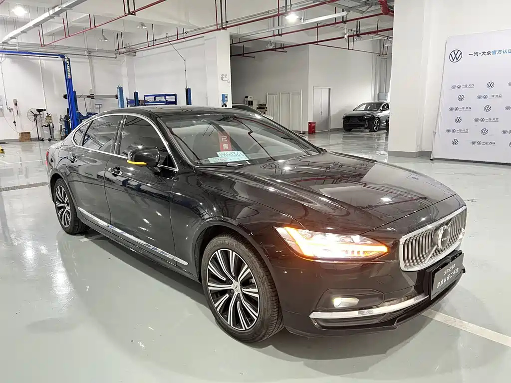 VOLVO S90 2021