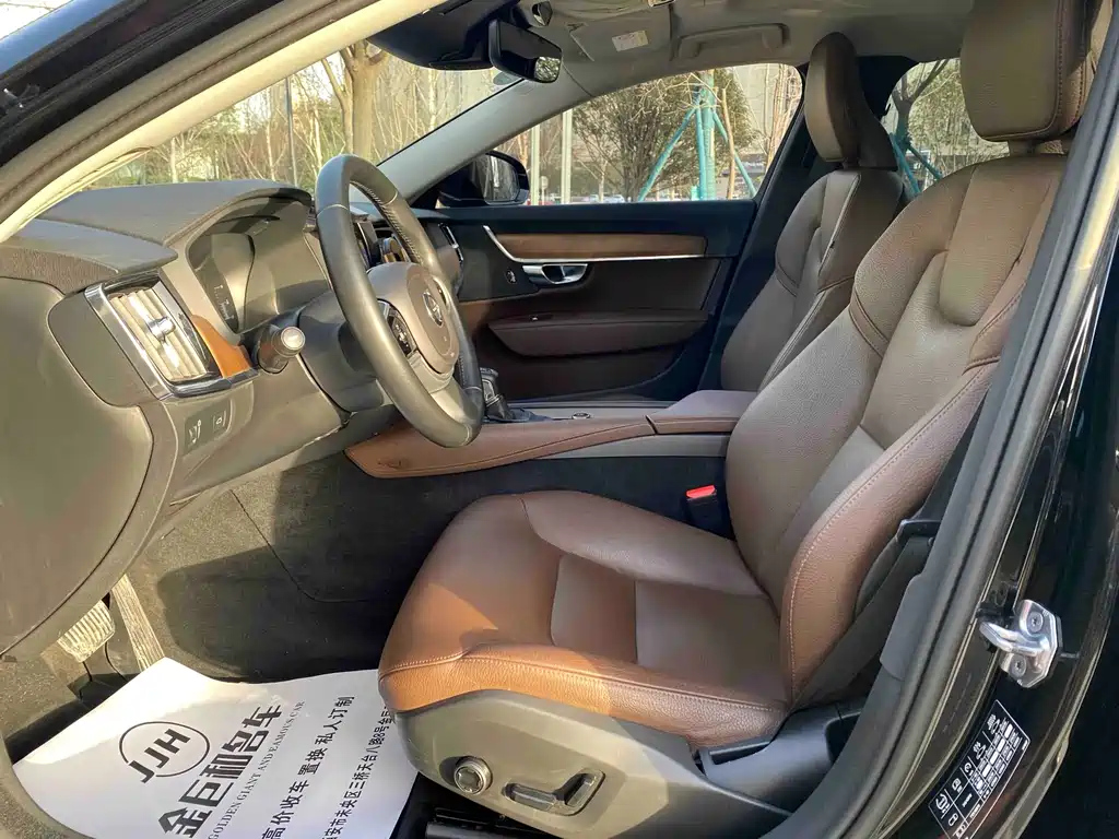 VOLVO S90 2019