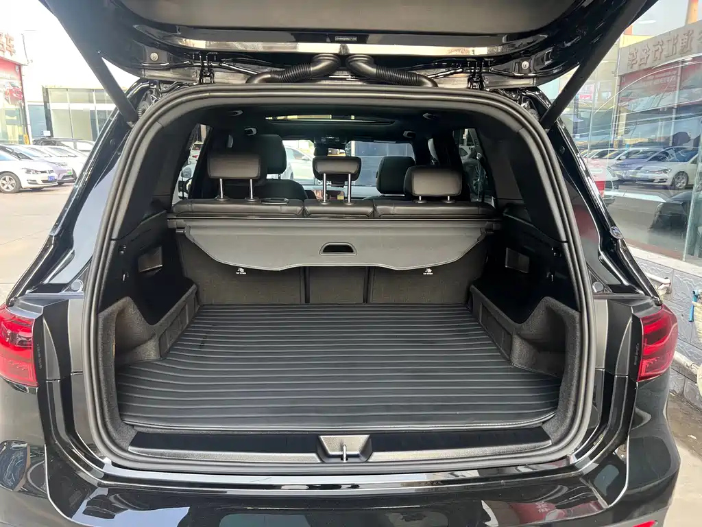 MERCEDES BENZ GLB 2024