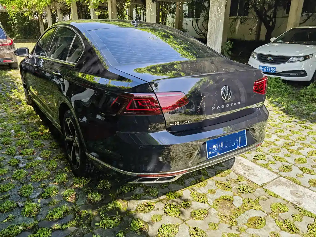 VOLKSWAGEN MAGOTAN 2023