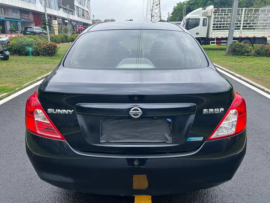 NISSAN SUNNY 2013
