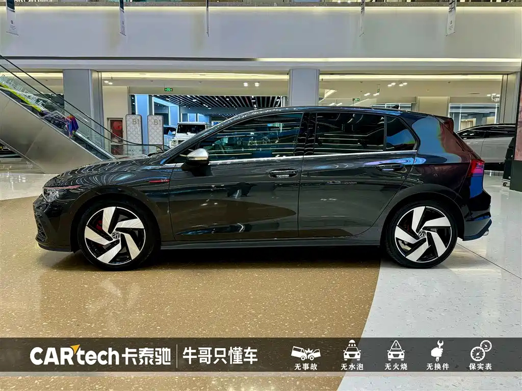 VOLKSWAGEN GOLF 2023