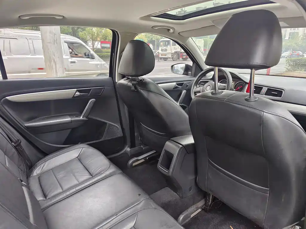 VOLKSWAGEN LAVIDA 2015