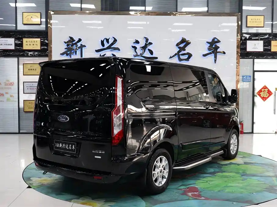 FORD TOUREO 2022