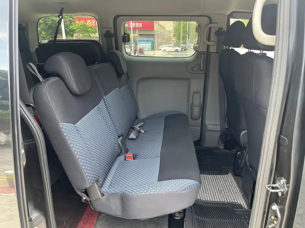 NISSAN NV200 2014