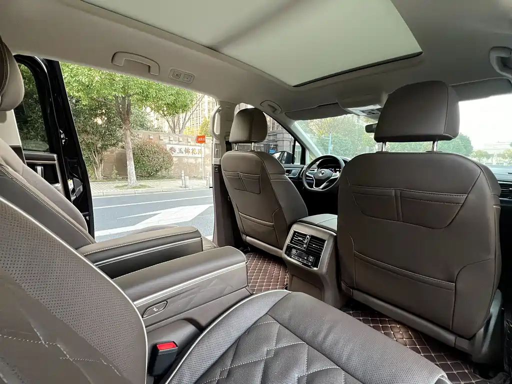 VOLKSWAGEN VILORAN 2023
