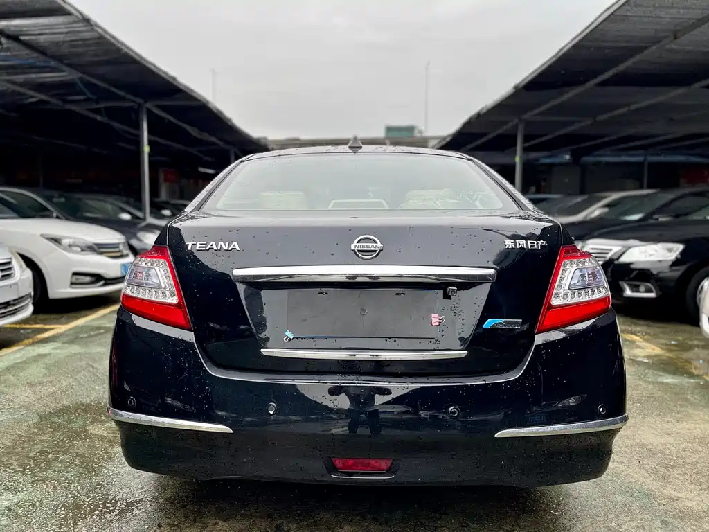 NISSAN TEANA 2011