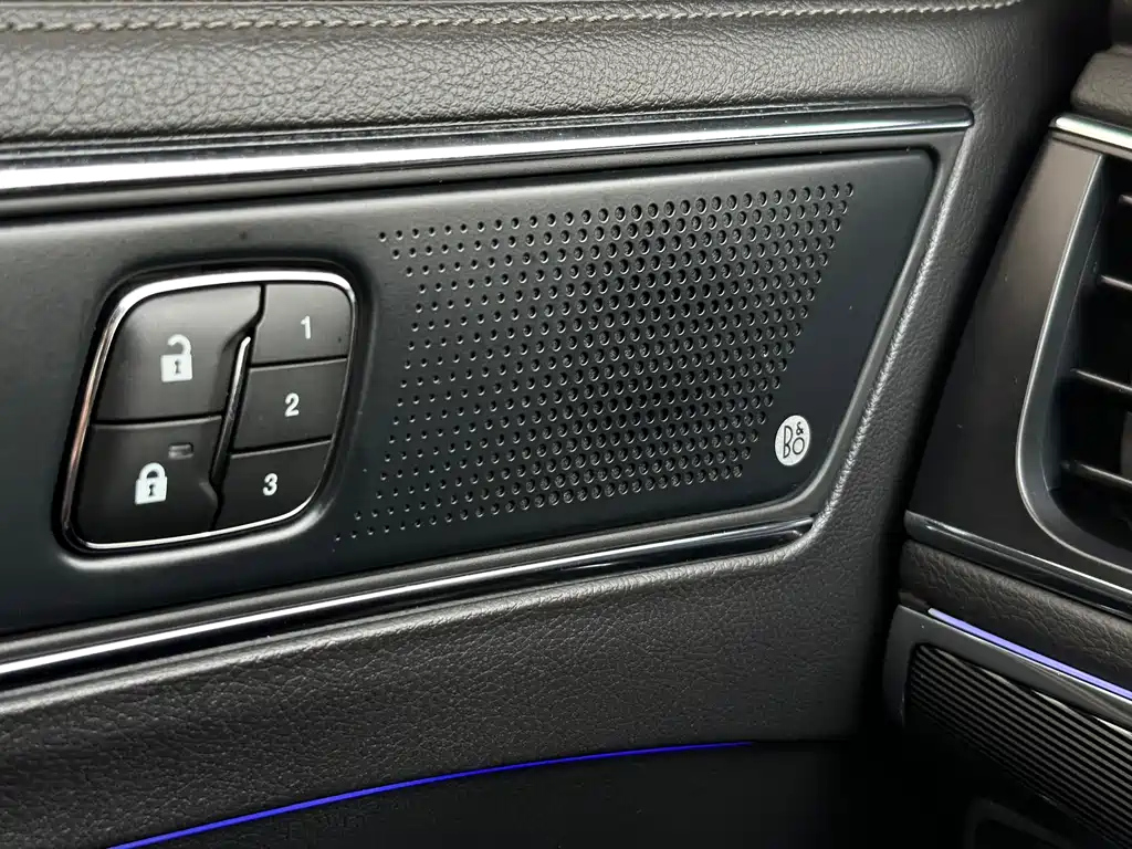 FORD TAURUS 2021
