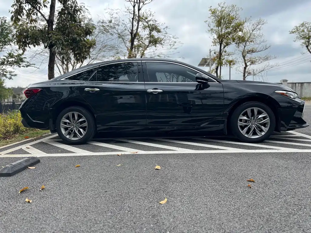 TOYOTA AVALON 2022