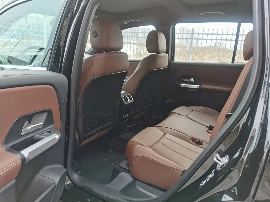 MERCEDES BENZ GLB 2024
