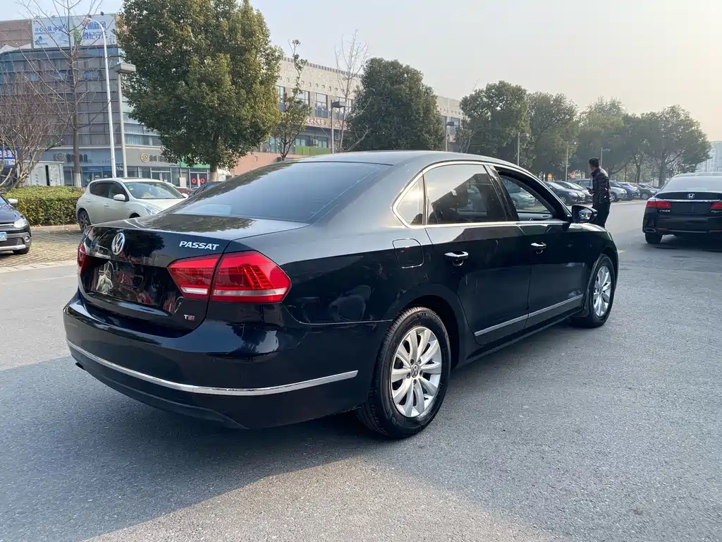 VOLKSWAGEN PASSAT 2014