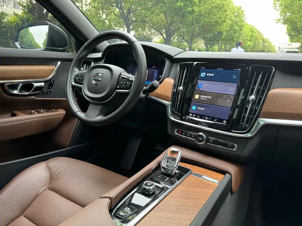 VOLVO S90 2022