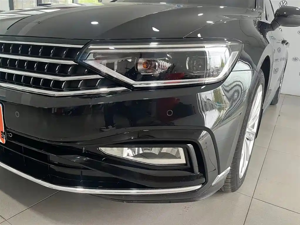 VOLKSWAGEN MAGOTAN 2023