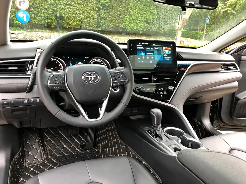 TOYOTA CAMRY 2023