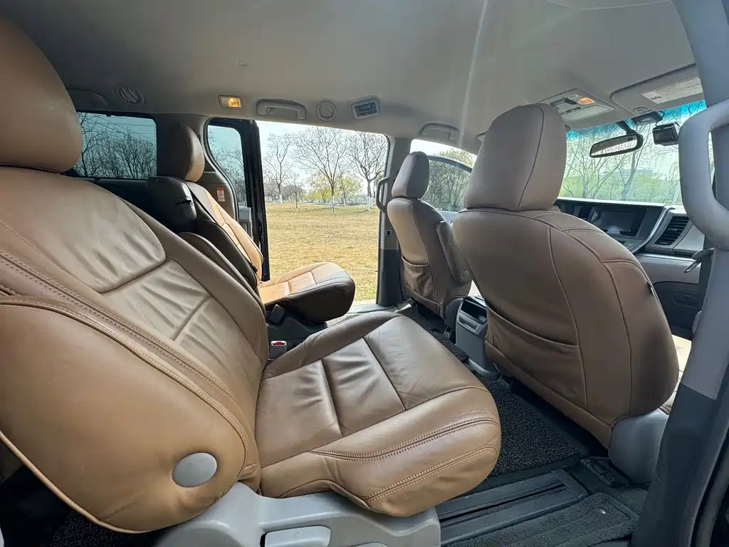 TOYOTA SIENNA 2017