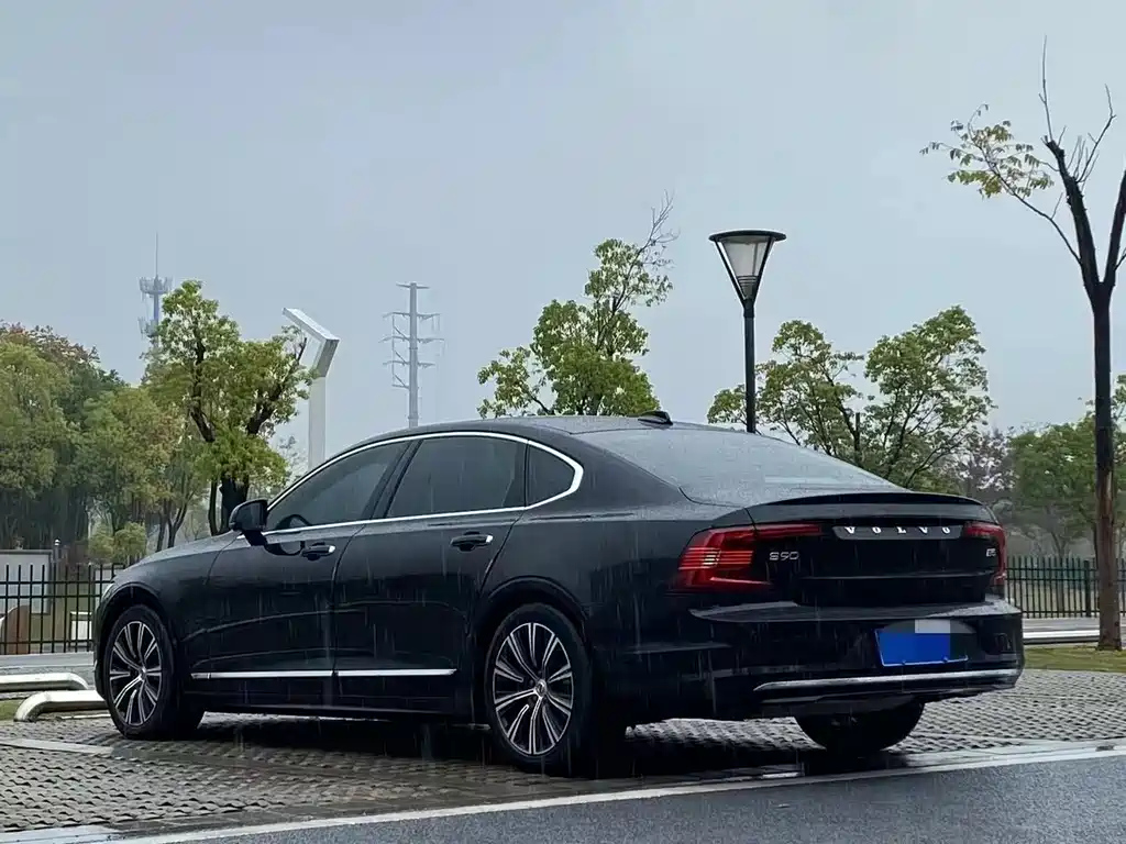 VOLVO S90 2024