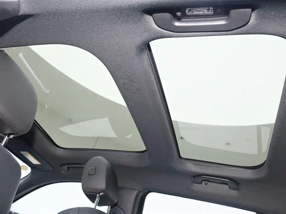 MERCEDES BENZ GLB 2023
