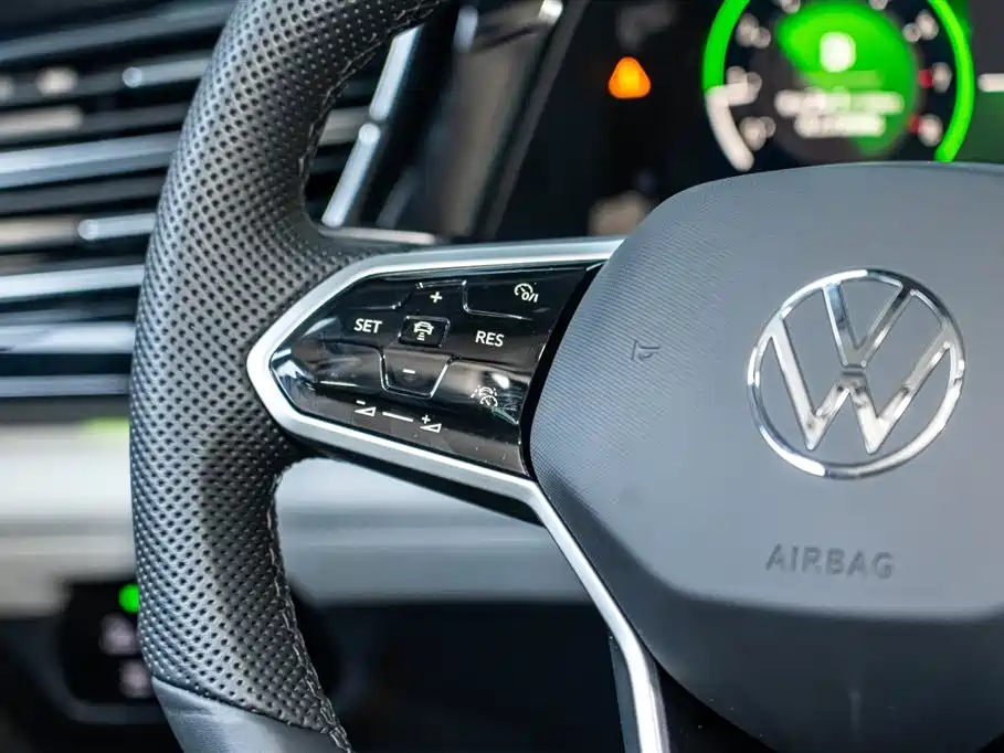 VOLKSWAGEN TOURAN 2023