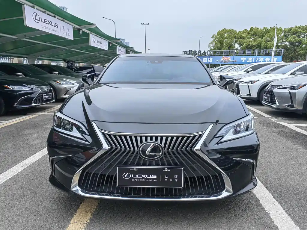 LEXUS ES 2020