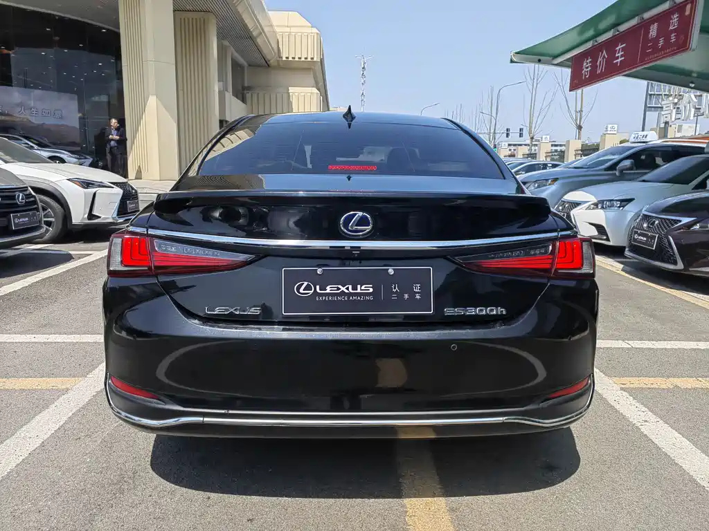 LEXUS ES 2020