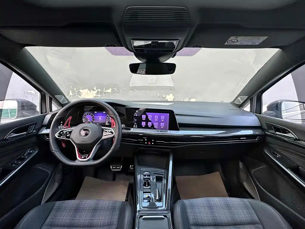 VOLKSWAGEN GOLF 2023