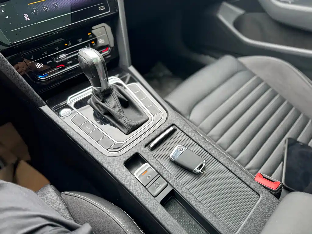 VOLKSWAGEN MAGOTAN 2021