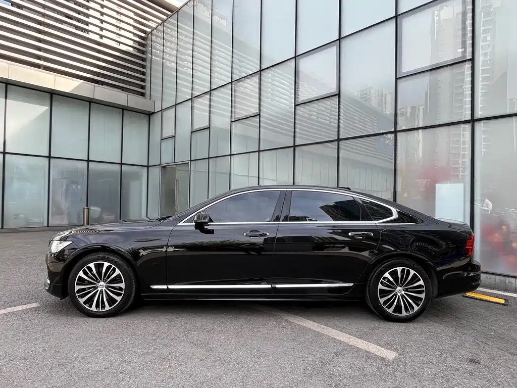 VOLVO S90 2022