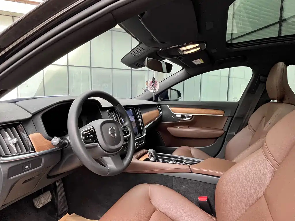 VOLVO S90 2022